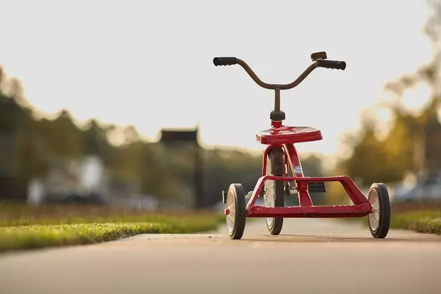 (Publicitate) Cum să alegeți tricicletele potrivite pentru bebeluși și copii