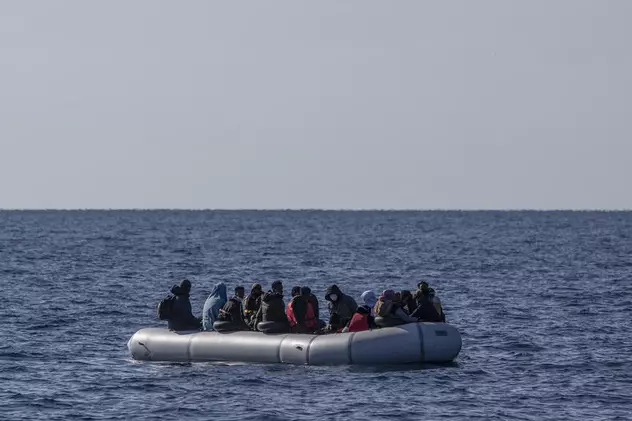 O ambarcațiune cu 130 de persoane s-a răsturnat în Marea Mediterană. Nu a fost găsit nici un supraviețuitor