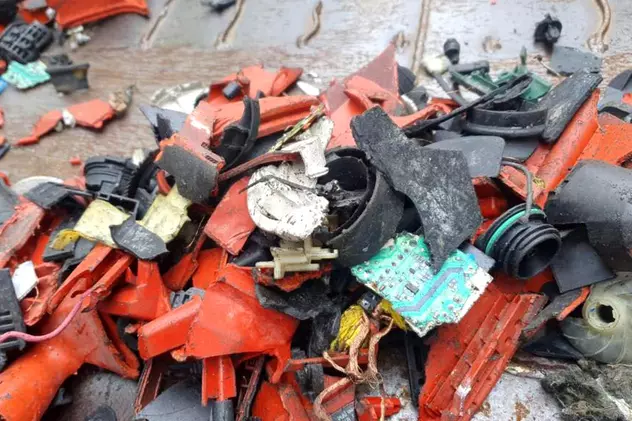 VIDEO EXCLUSIV FOTO | 50 de containere pline cu deșeuri din Germania, descoperite în Portul Agigea: „Sunt doar gunoaie nereciclabile”