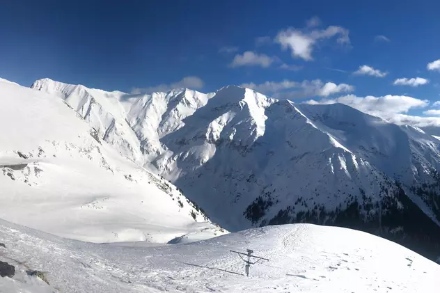 Risc de avalanșă în Munții Făgăraș. Strat de zăpadă de aproape 140 de centimetri la Bâlea Lac