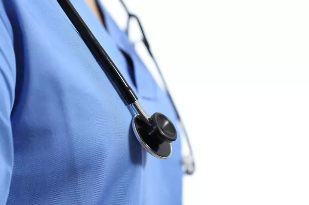 VIDEO Cum a încercat o asistentă medicală din Galați să profeseze ca medic în Anglia. Pedeapsa decisă de justiția română