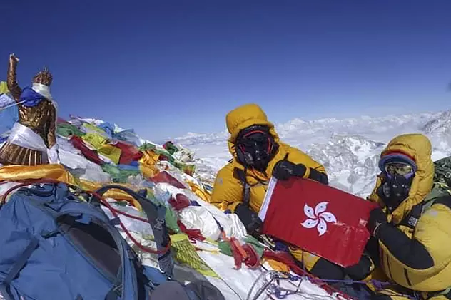 O alpinistă din Hong-Kong a devenit cea mai rapidă femeie care a escaladat Everestul. În câte ore a urcat pe „acoperișul lumii”