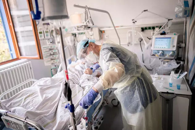 Colegiul Medicilor din Bucureşti, avertisment legat de valul 4 de COVID: Risc de epuizare şi burnout pentru personalul medical