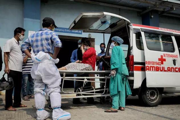 Avertismentul OMS: Noua tulpină COVID depistată în India contribuie la explozia cazurilor în această țară