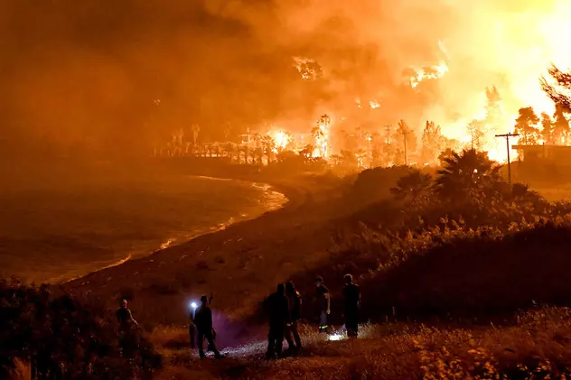 Incendii de vegetație în Grecia. Cel puţin şase sate şi două mănăstiri, evacuate