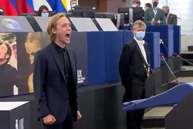 Actorul care a ridicat în picioare Parlamentul European: a țipat un minut pentru Belarus. Mesajul lui pentru jurnaliștii români