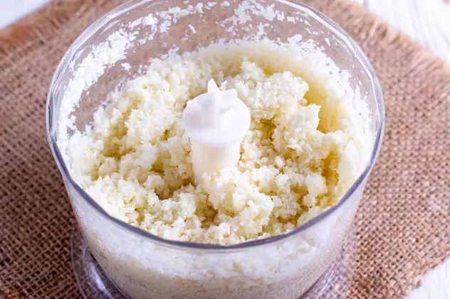 Ce se întâmplă dacă pui boabe de orez nefierte în blender