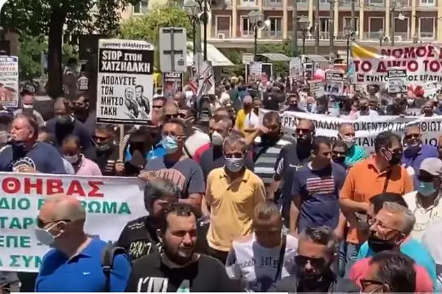 Grevă și proteste cu zeci de mii de oameni la Atena. Manifestanții, nemulțumiți de schimbarea Codului Muncii