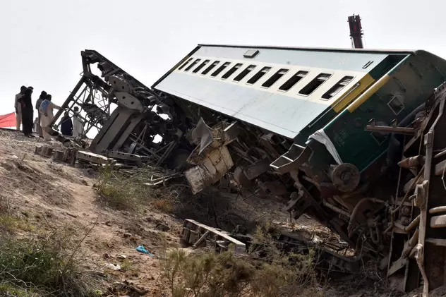 Cel puțin 30 de morți, după ce două trenuri s-au ciocnit în Pakistan
