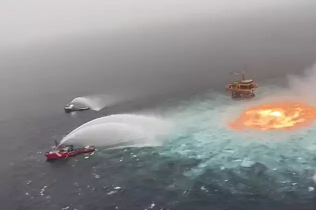 Imagini incredibile cu un incendiu izbucnit în ocean după o scurgere de gaz de la o conductă subacvatică