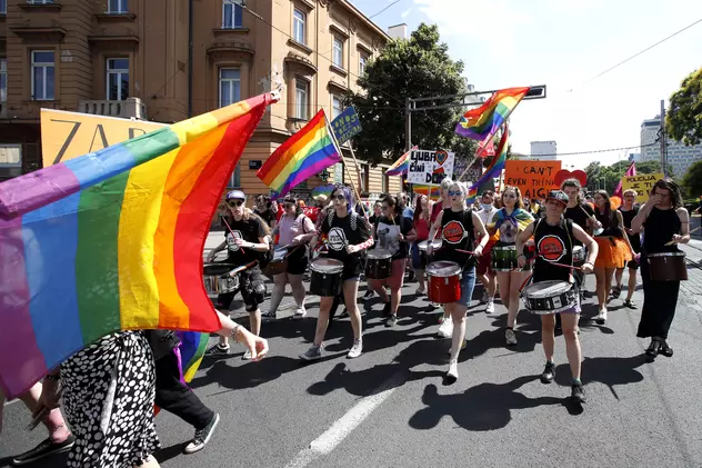 Incidente la marșul Gay Pride din Croația. Violențe la adresa unor participanți, un steag al comunității LGBTQ, ars