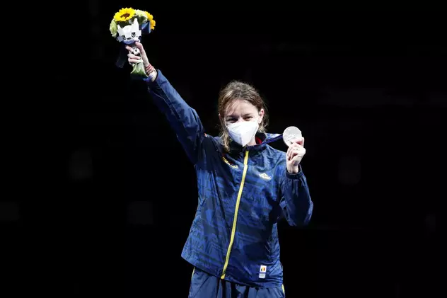 Ana Maria Popescu aduce României prima medalie olimpică de la Tokyo! Argint pentru româncă, după ce a pierdut finala la spadă
