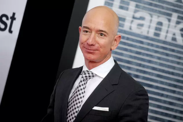 Jeff Bezos, dat în judecată de o fostă menajeră. Femeia acuză că era obligată să sară pe geam ca să meargă la toaletă