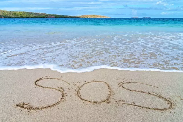 Mesaj SOS pe plaja