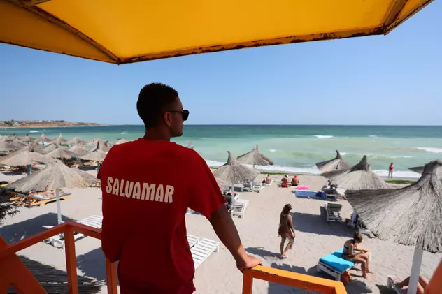 Mărturiile salvamarilor bătuţi de turiști pe plajă în Eforie: „Ne-au atacat cu sticle, cu pietre”
