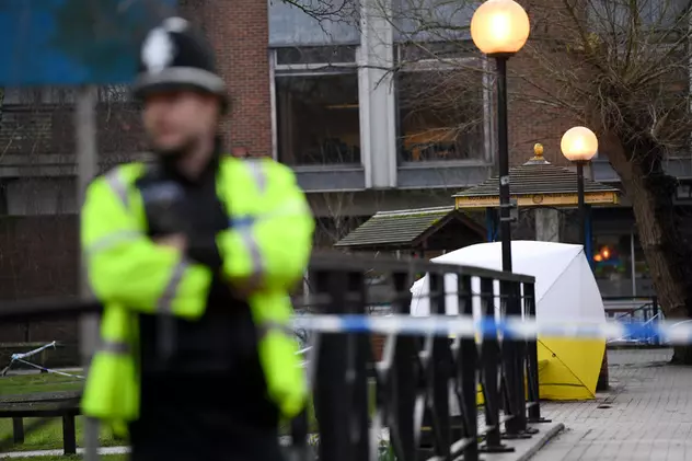 O femeie care purta tricou „Charlie Hebdo” a fost atacată cu cuțitul în centrul Londrei