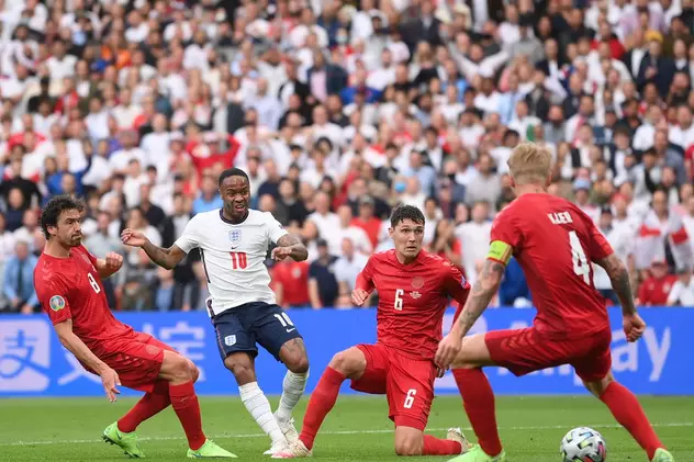 Reacția lui Stearling, după penaltyul controversat pe care l-a obținut în Anglia – Danemarca de la Euro 2020