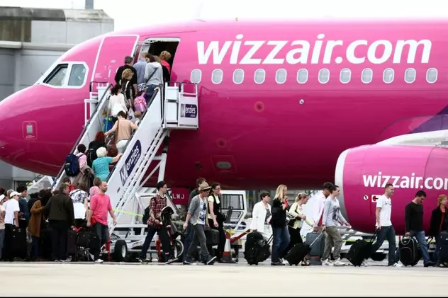 VIDEO WizzAir le cere pasagerilor să facă check-in și în aeroport, chiar dacă au făcut online