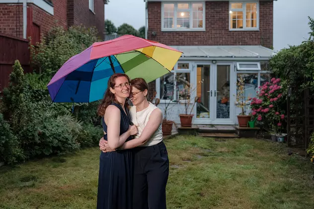 Două românce au emigrat în Anglia ca să se poată căsători: „Nu vreau să duc nicio luptă, vreau doar să-mi trăiesc viața liniștită”