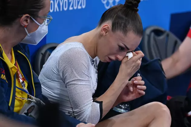 Larisa Iordache s-a retras din finala de la bârnă, la Jocurile Olimpice, din cauza problemelor la gleznă. Gimnasta a părăsit sala în lacrimi
