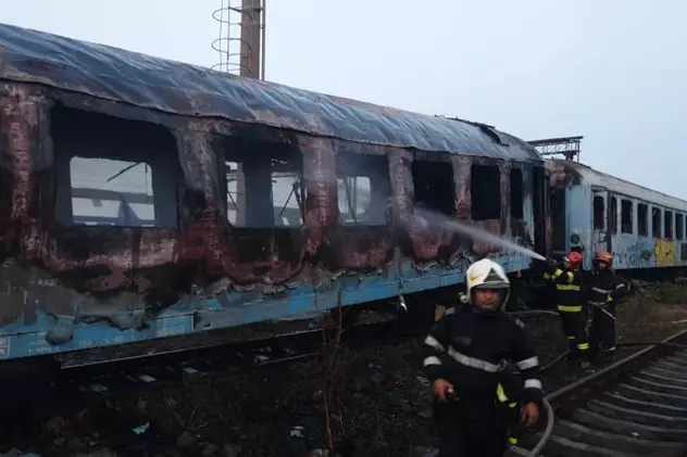 Incendiu la vagoane dezafectate de tren, la gara Basarab din Capitală. Pompierii au intervenit cu şase autospeciale