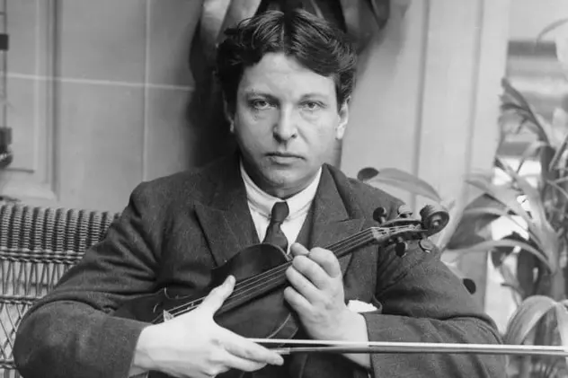 Vânzarea la licitație a unui manuscris de George Enescu și a viorii primite în dar de la familia regală naște controverse. „De ce nu se află în patrimoniul național?”
