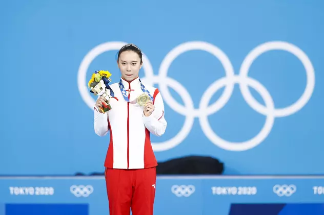 O gimnastă din China susține că medalia de aur de la Tokyo i s-a cojit. Reacția Comitetului Olimpic