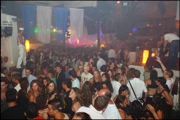 Petrecere într-un club din Ibiza - Imagine de arhivă FOTO: Hepta