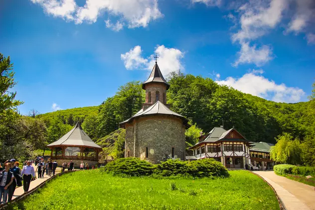 Mănăstirea Prislop - istoric, legendă și program de vizitare