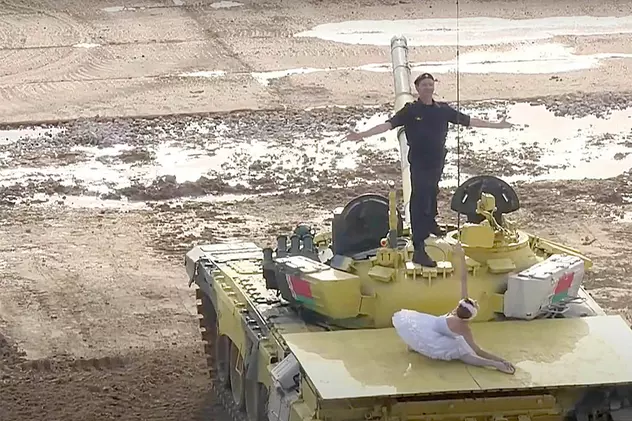 Balet pe tancuri, în Rusia, la Jocurile Armatei. „Lacul lebedelor”, pus în scenă de artiști de la Baletul Imperial