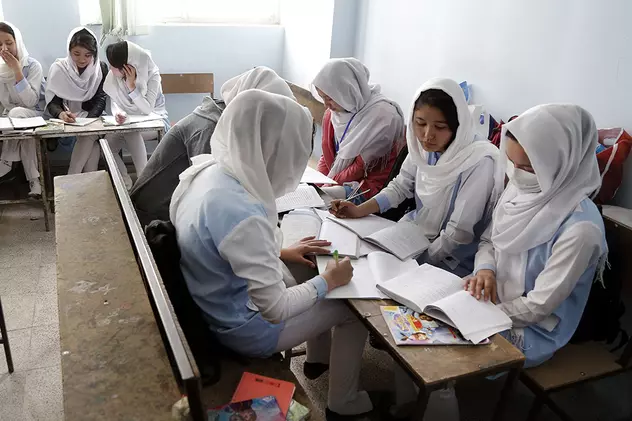 Talibanii vor ca fetele să stea separat de băieți în școli. Sistemul vechi, "rădăcina tuturor relelor din societate”