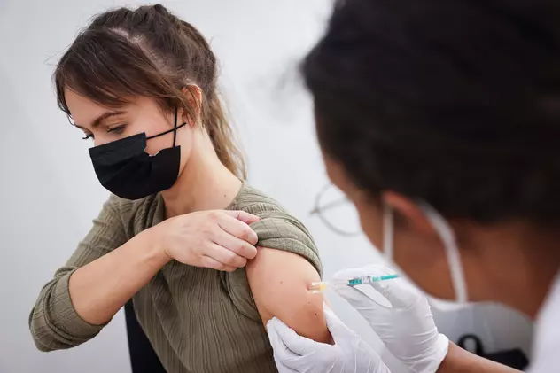 Cel mai mic număr de persoane vaccinate cu prima doză din ultimele două luni. Și numărul total al imunizărilor a scăzut mult