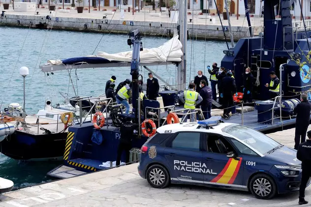 Un bărbat a murit, după ce barca în care se afla a fost lovită de un feribot, la intrarea în portul Ibiza