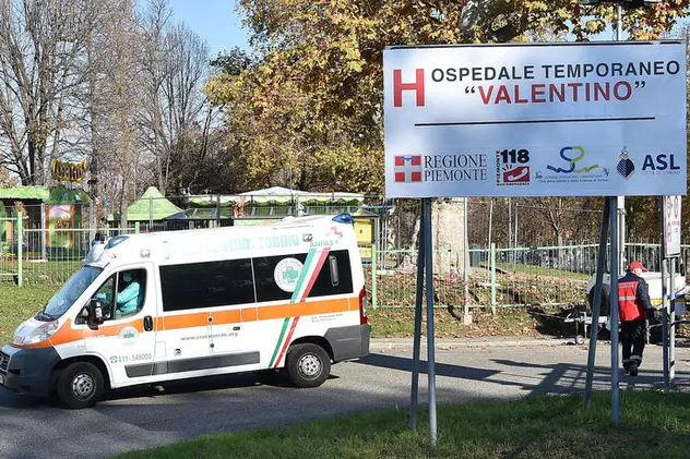 Un român din Italia a chemat ambulanța, apoi a încercat s-o fure. A fost arestat, după ce a atacat polițiștii cu o sticlă de bere