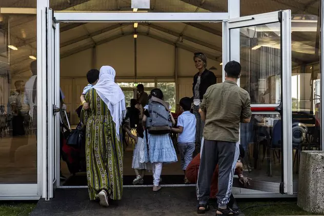 Ar trebui sau nu ca România să primească refugiați afgani? Argumentele specialiștilor
