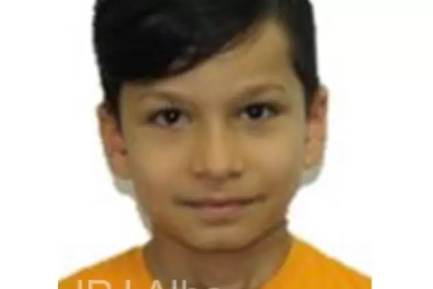 Copil de 10 ani din Alba Iulia dat dispărut, după ce a plecat din fața blocului. Poliția îl caută