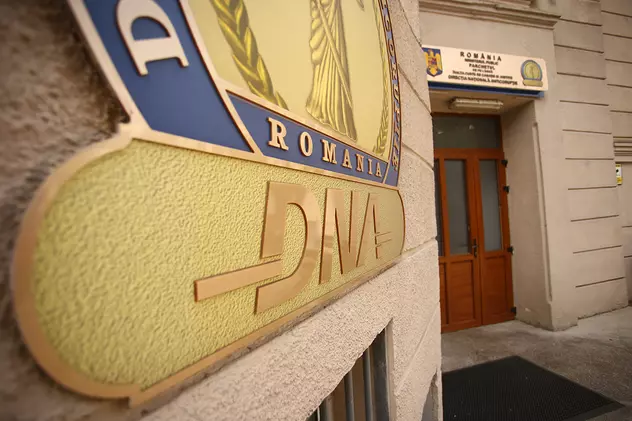 Cinci cetăţeni italieni trimişi în judecată de DNA pentru fraudă cu fonduri europene. Prejudiciul, estimat la 800.000 de euro