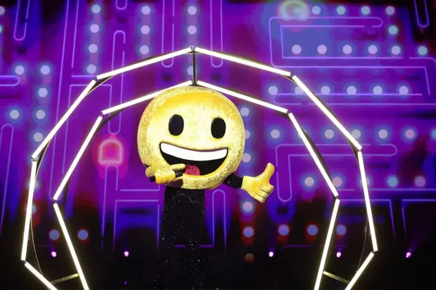 Carla’s Dreams, sub masca Emoji-ului la „Masked Singer România”. „Măcar știm de acum înainte că are un fund foarte sexy”