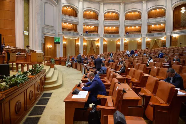 Legea offshore pentru extragerea gazelor din Marea Neagră, votată de Parlament