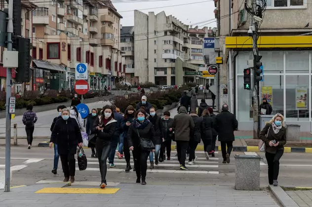 VIDEO Magazinele se închid de la 18.00, în weekend, în zonele cu rata de infectare de peste 6. Lista noilor restricții