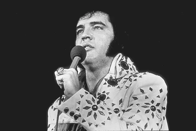 Unul dintre costumele de scenă purtate de Elvis Presley s-a vândut la o licitație cu o sumă record