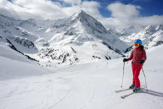Accesul pe pârtiile din Austria în noul sezon de schi, permis doar celor vaccinați anti-COVID, testați sau trecuți prin boală