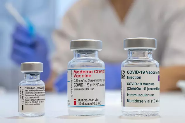 Vaccinații cu AstraZeneca pot face rapelul cu un ser ARN mesager fără recomandare medicală