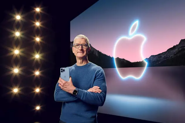 Tim Cook, directorul Apple, a câştigat în 2021 de 1.400 de ori mai mult decât un angajat obişnuit al companiei