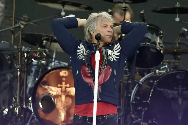 Cântăreții Jon Bon Jovi şi Bryan Adams s-au infectat cu COVID. În ce stare se află