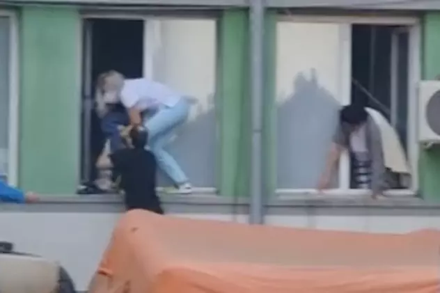Scene dramatice: pacienți evacuați pe geam, în urma incendiului de la spitalul din Constanța