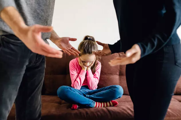 IN A RELATIONSHIP | Cum să-ți ajuți copilul să treacă prin divorțul părinților: nu-l folosi ca mesager