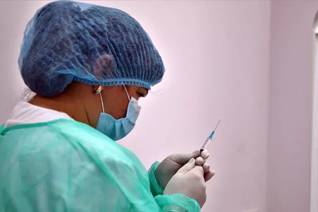 Aproape 13.000 de români, imunizaţi anti-COVID în ultimele 24 de ore