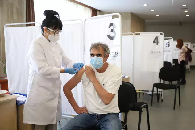 Bilanţul vaccinării anti-COVID: Peste 20.000 de români, imunizaţi cu doza booster