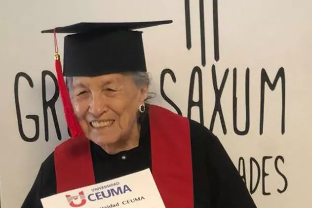 Absolventă la 93 de ani: o stră-străbunică din Mexic a făcut facultatea în pandemie. Acum e înscrisă la noi cursuri!